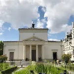 Bel Appartement Au Coeur Des Batignolles